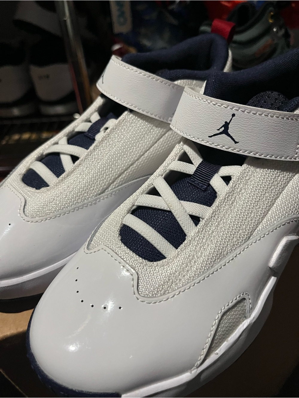 Nike  air Jordan Aura 6 PS. Fq8299-100White and Navy Strap Sneakers with Jumpman